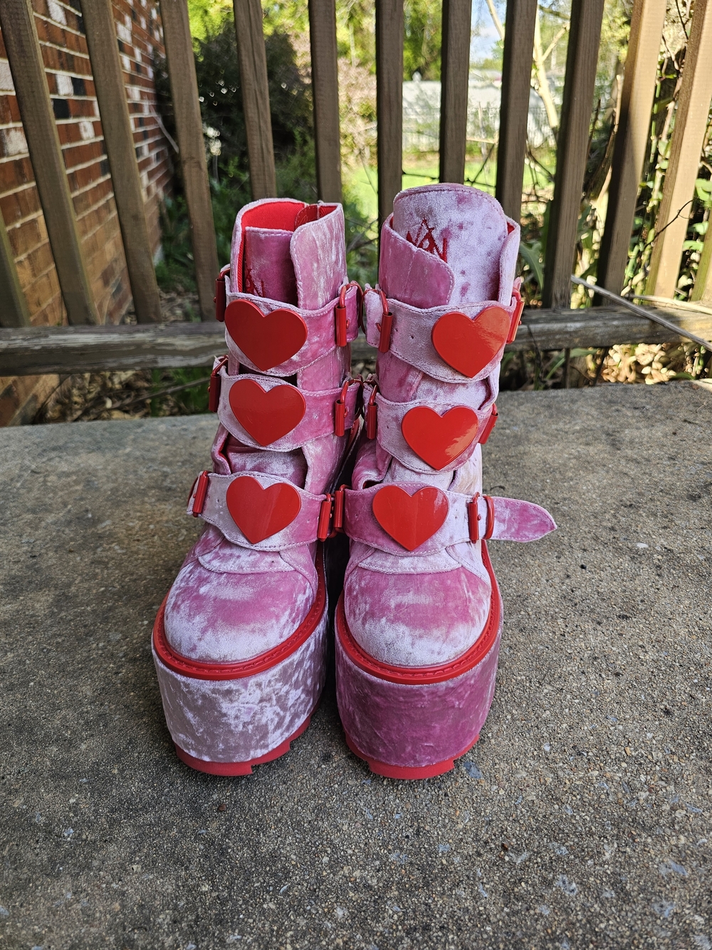 YRU Dune Lo Heart Velvet Boots Pink/Red Size 9